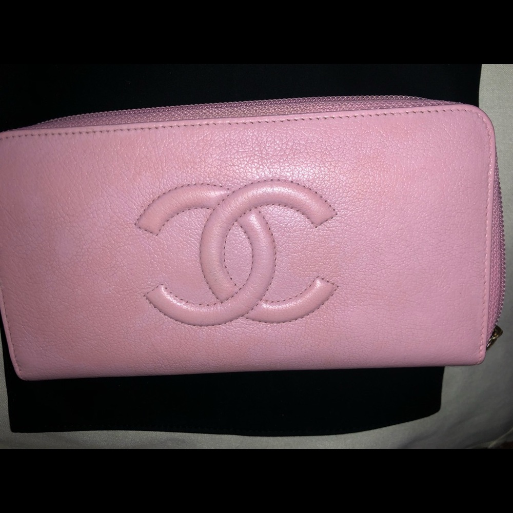 Authentic Chanel logo wallet - Picture 11 of 16